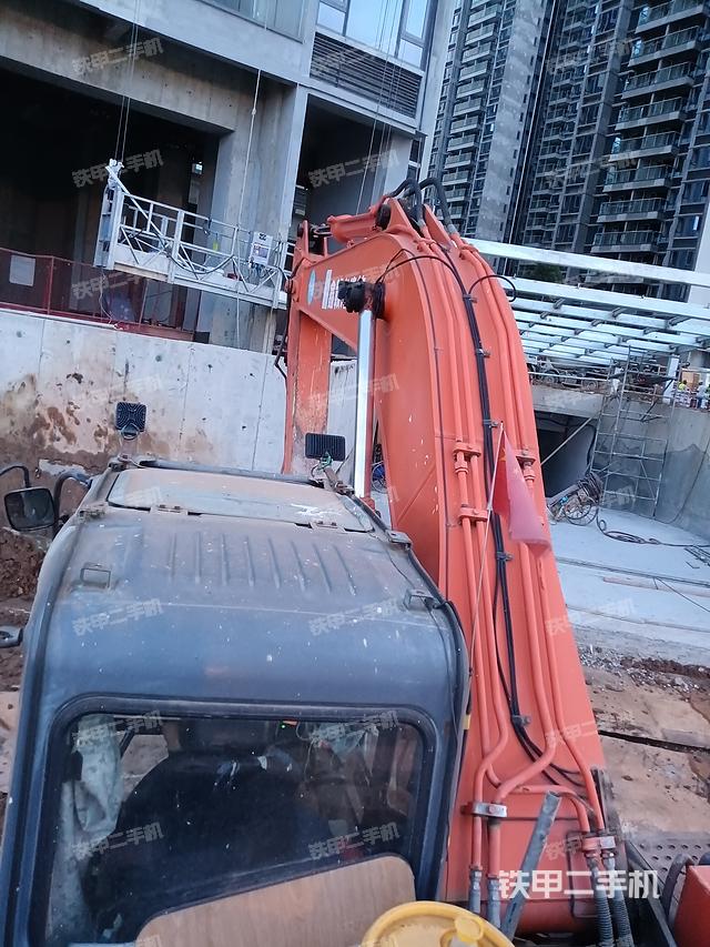 驾驶室顶部（整机外观）