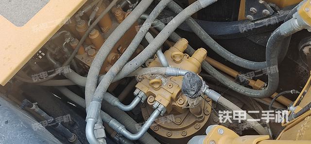 回转马达和主控阀（整机外观）