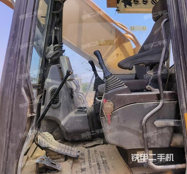 驾驶室整体（整机外观）