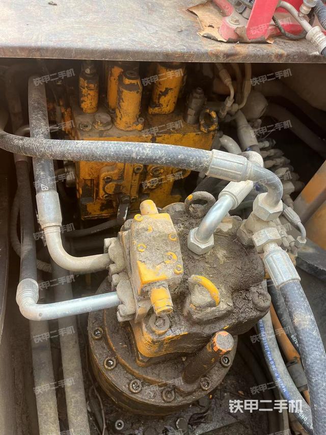 回转马达和主控阀（整机外观）