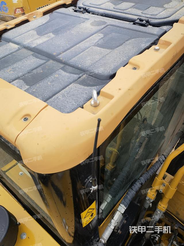 驾驶室顶部（整机外观）