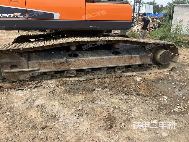 单侧履带整体（整机外观）