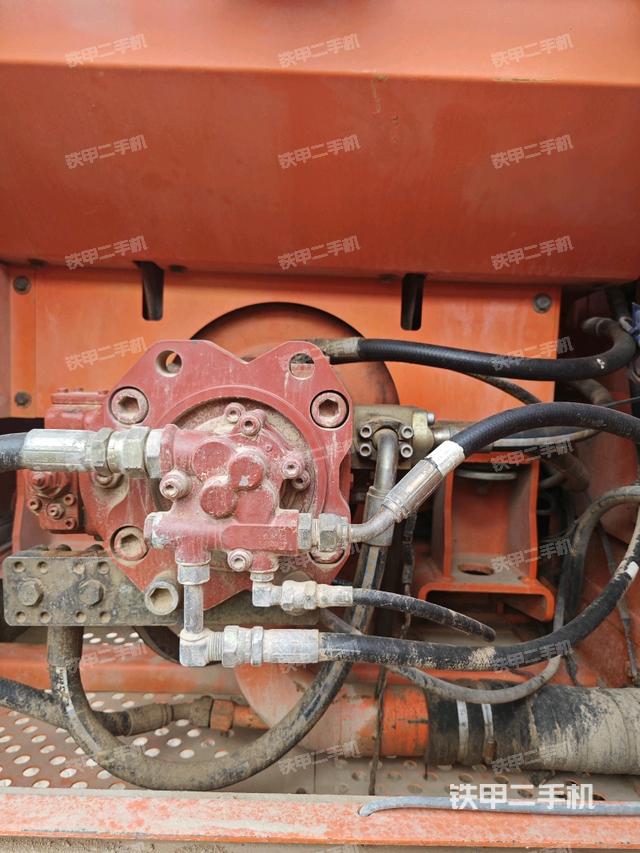 液壓泵斜45?左（大件艙室）