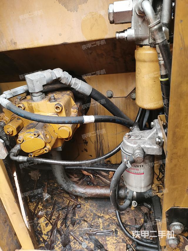 回转马达和主控阀（整机外观）