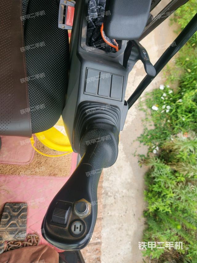 座椅左侧控制台/音响/含左手柄（驾驶室部分）