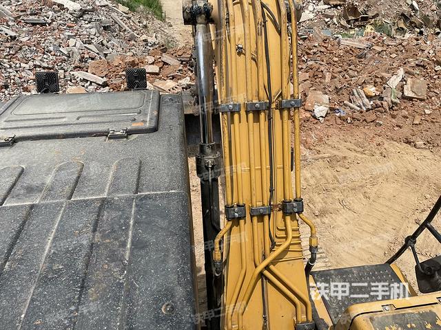 驾驶室顶部（整机外观）