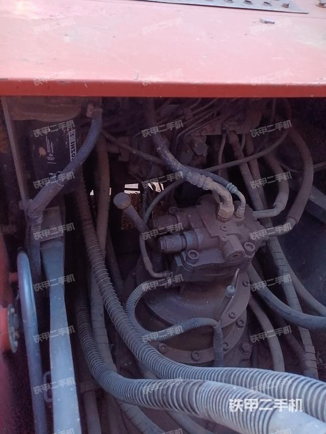 回转马达和主控阀（整机外观）