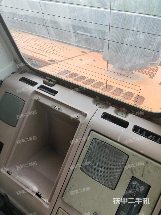 后窗玻璃角標（駕駛室部分）