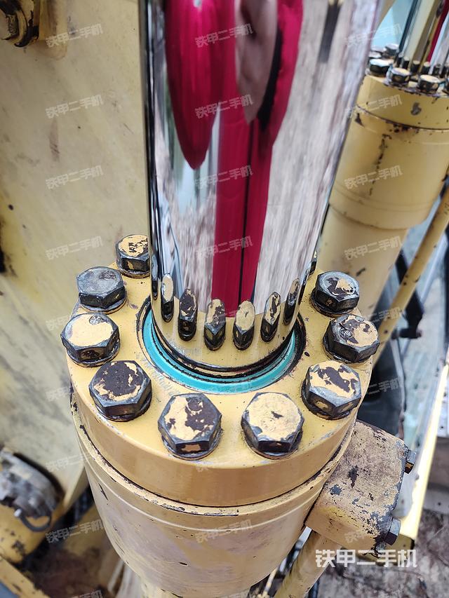 回转马达和主控阀（整机外观）