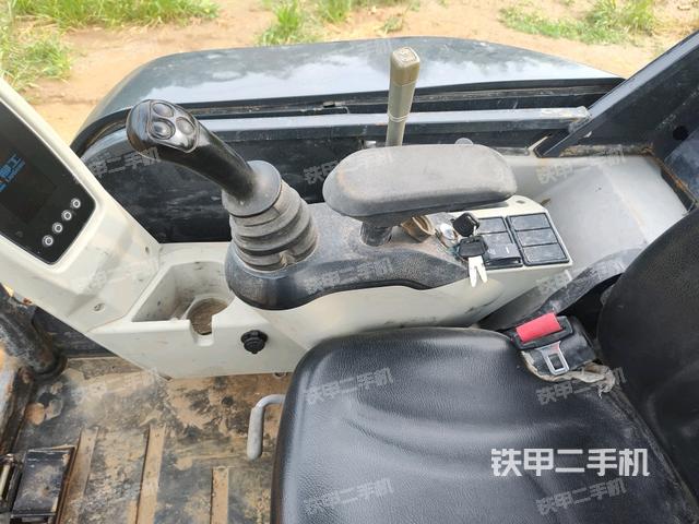 座椅右側(cè)控制臺/鑰匙門/油門/含右手柄（駕駛室部分）