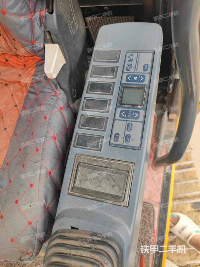 座椅右側控制臺/鑰匙門/油門/含右手柄（駕駛室部分）