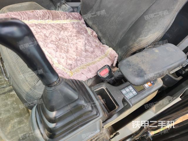 座椅右側(cè)控制臺(tái)/鑰匙門/油門/含右手柄（駕駛室部分）