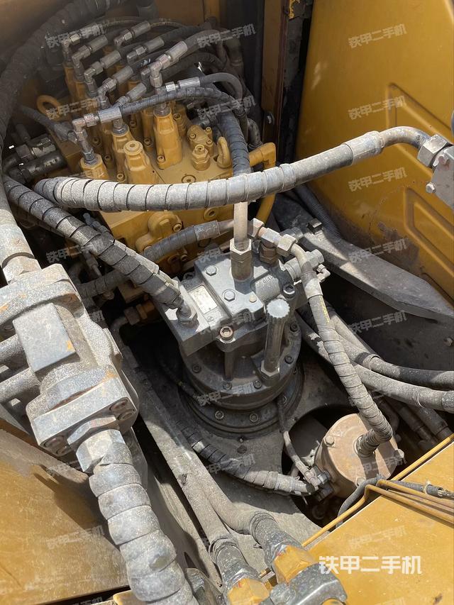 回转马达和主控阀（整机外观）