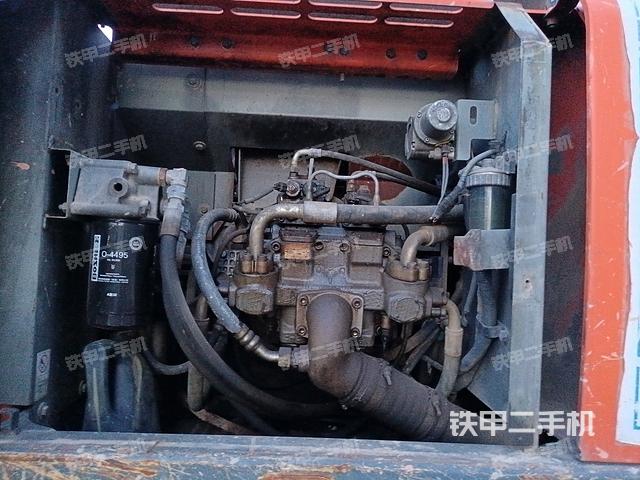 液压泵舱室正面整体（整机外观）