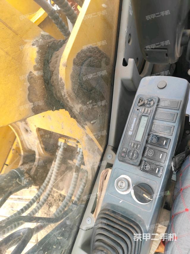 座椅左側控制臺/音響/含左手柄（駕駛室部分）