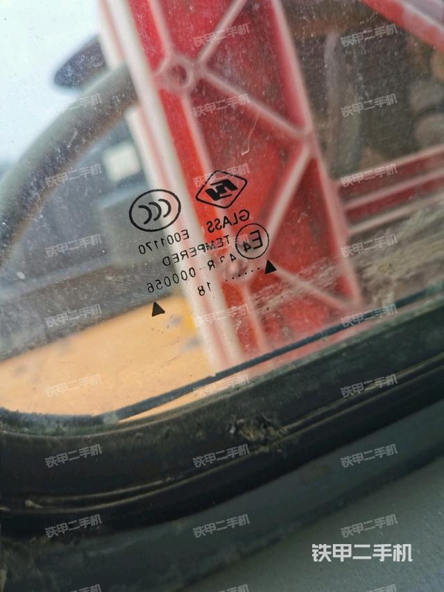 后窗玻璃角標(駕駛室部分) 后窗玻璃角標(駕駛室部分)