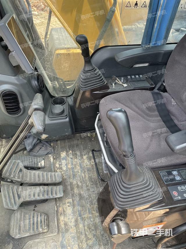 驾驶室整体（整机外观）