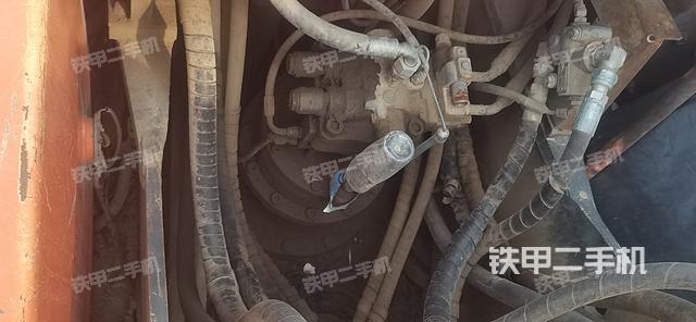 回转马达和主控阀（整机外观）