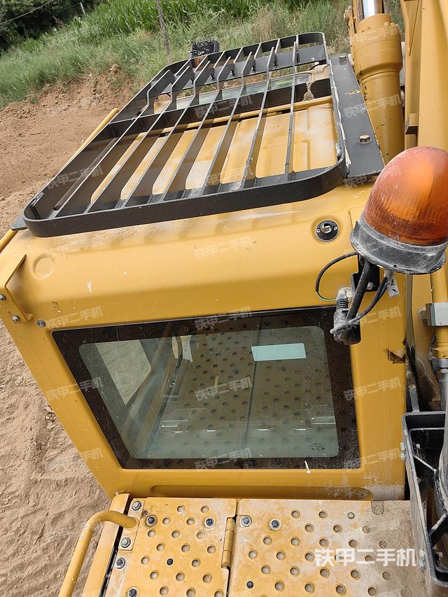 驾驶室顶部（整机外观）