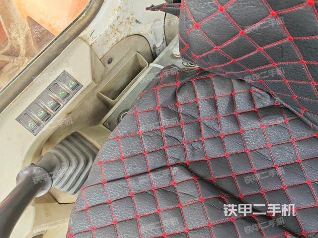 座椅右側控制臺/鑰匙門/油門/含右手柄（駕駛室部分）