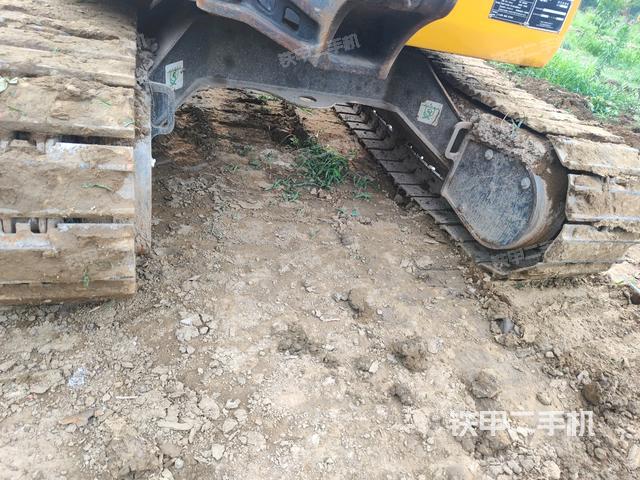 轉(zhuǎn)盤和下車架正前（工作和回轉(zhuǎn)裝置）