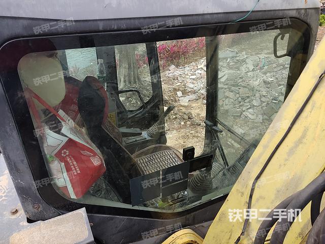 驾驶室顶部（整机外观）