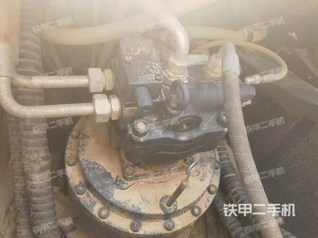 回转马达和主控阀（整机外观）