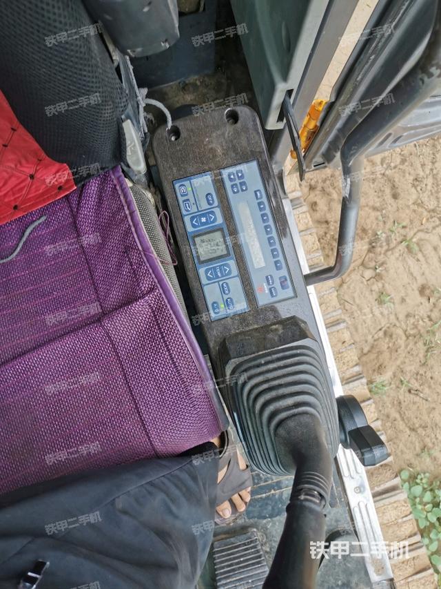 座椅左側控制臺/音響/含左手柄（駕駛室部分）