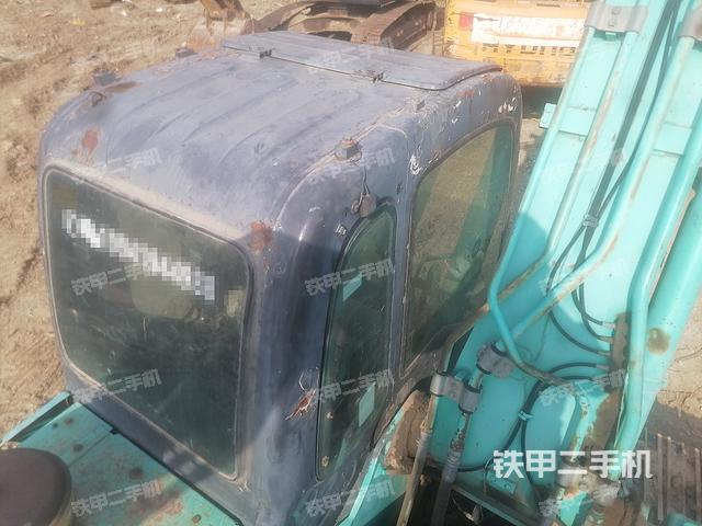 驾驶室顶部（整机外观）