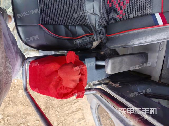 座椅左侧控制台/音响/含左手柄（驾驶室部分）