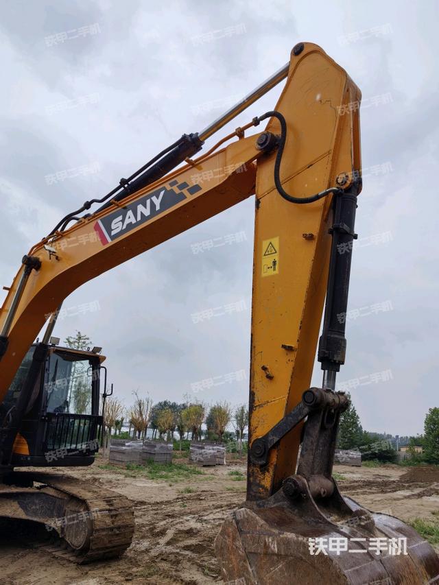 小臂整體左后(工作和回轉(zhuǎn)裝置) 小臂整體左后(工作和回轉(zhuǎn)裝置)