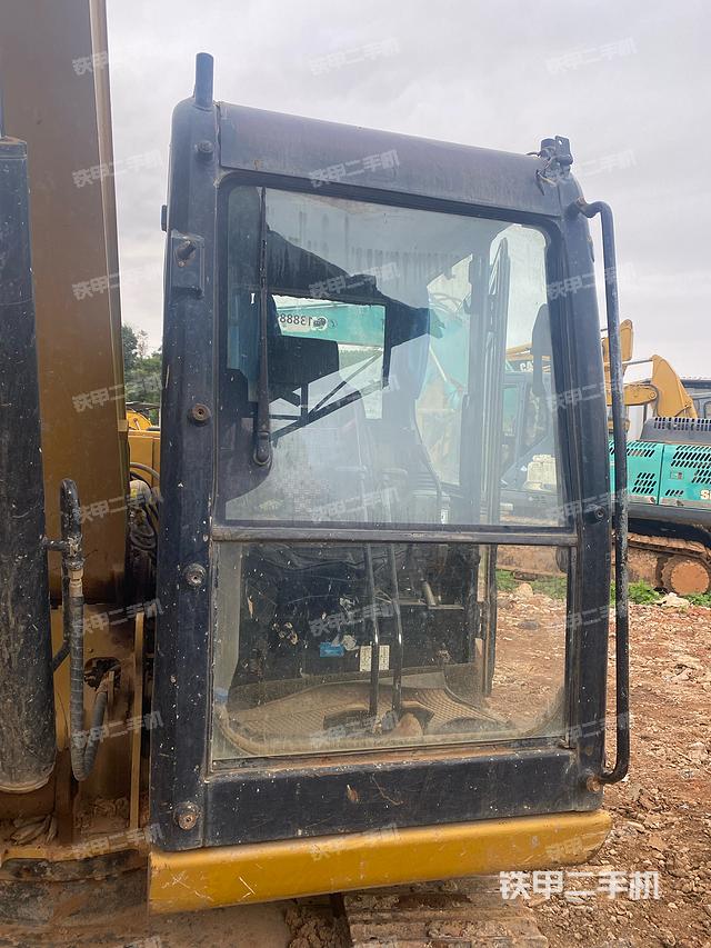 驾驶室顶部（整机外观）