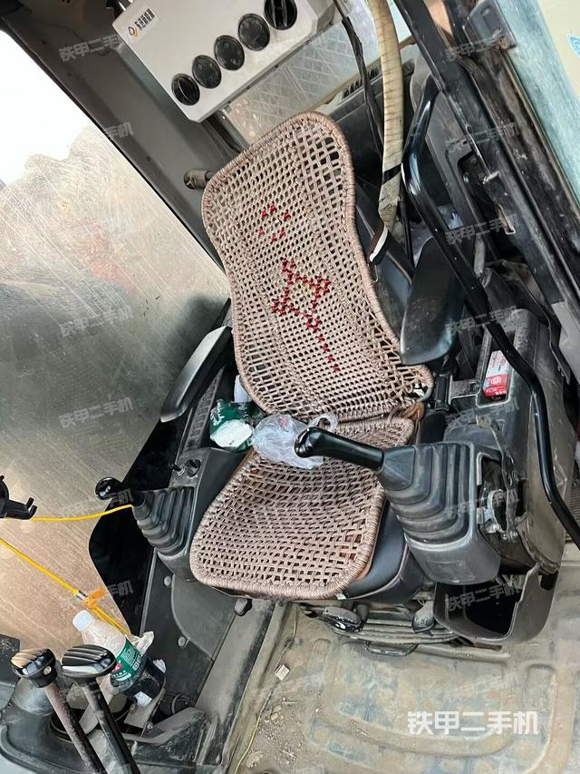 驾驶室整体（整机外观）