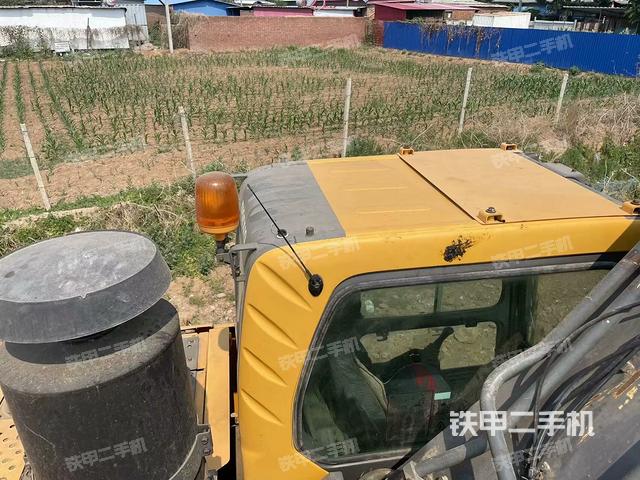 驾驶室顶部（整机外观）