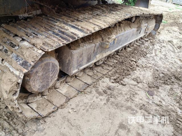 右側(cè)履帶整體(行走機(jī)構(gòu)) 右側(cè)履帶整體(行走機(jī)構(gòu))