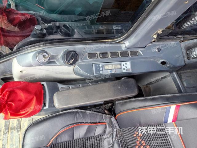 座椅右侧控制台/钥匙门/油门/含右手柄（驾驶室部分）