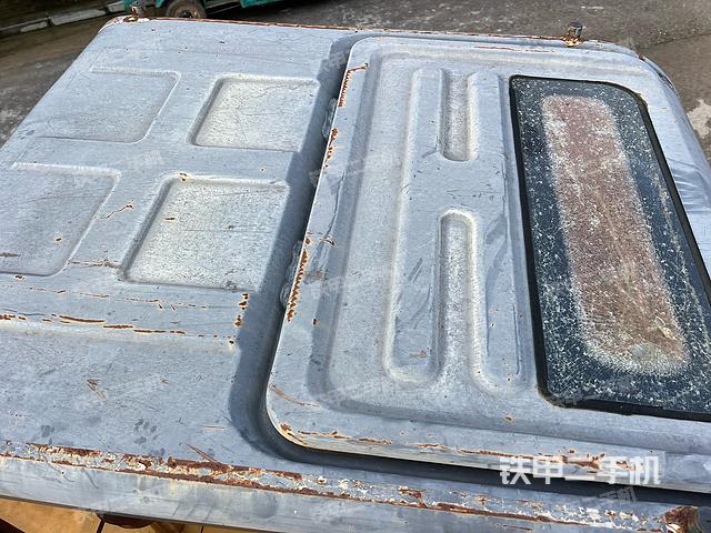 驾驶室顶部（整机外观）