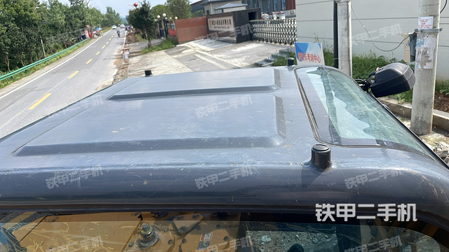 驾驶室顶部（整机外观）