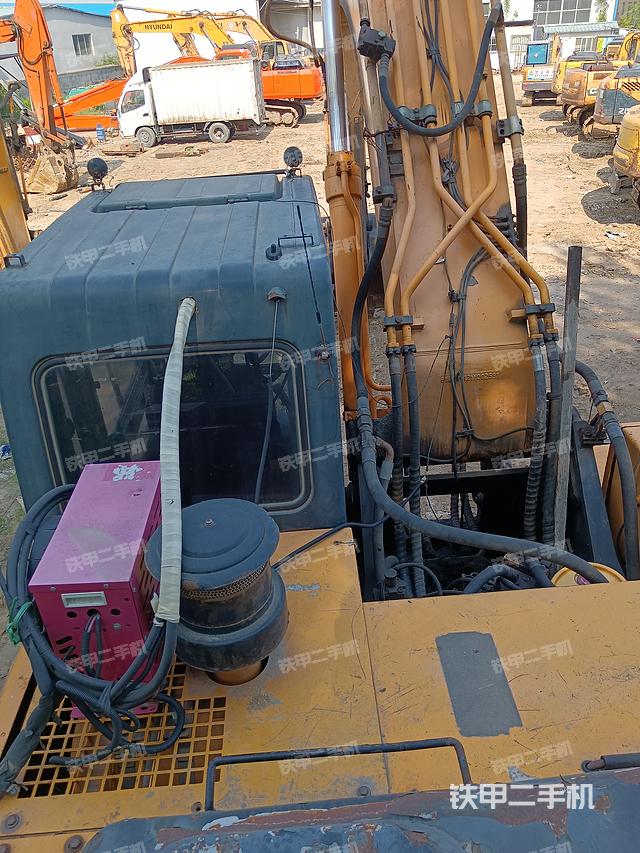 驾驶室顶部（整机外观）