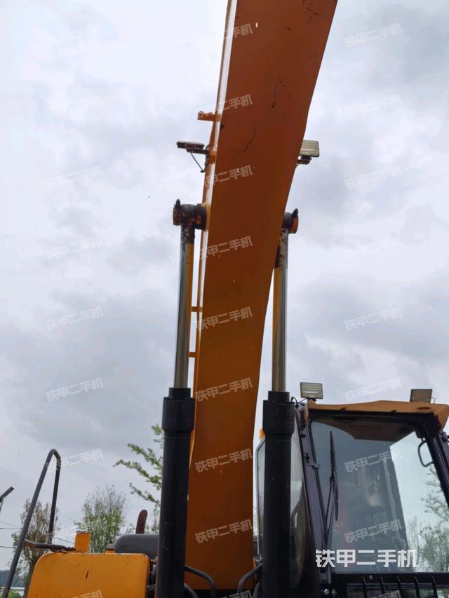 大臂油缸整體?豎拍(工作和回轉(zhuǎn)裝置) 大臂油缸整體?豎拍(工作和回轉(zhuǎn)裝置)