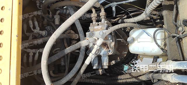 回转马达和主控阀（整机外观）