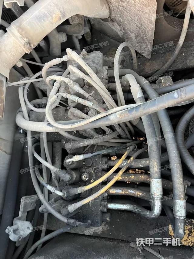 回转马达和主控阀（整机外观）