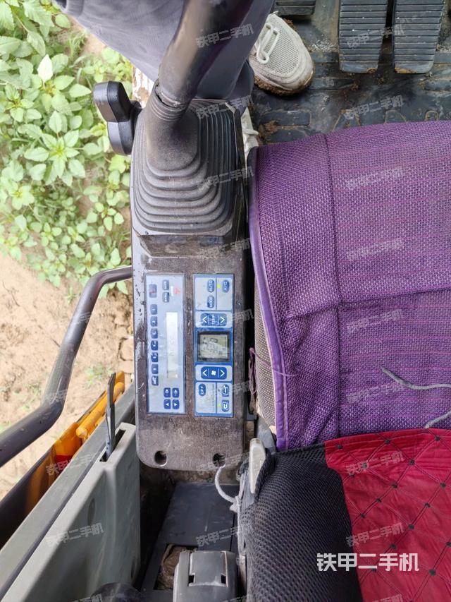 座椅左側(cè)控制臺(tái)/音響/含左手柄(駕駛室部分) 座椅左側(cè)控制臺(tái)/音響/含左手柄(駕駛室部分)