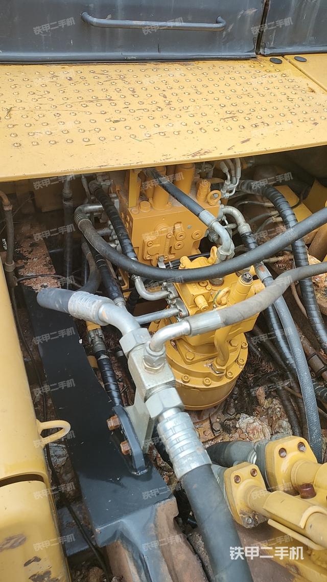 回转马达和主控阀（整机外观）