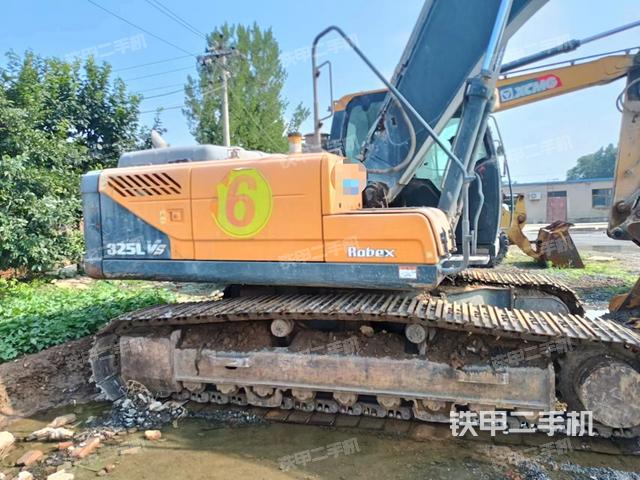 驾驶室顶部（整机外观）