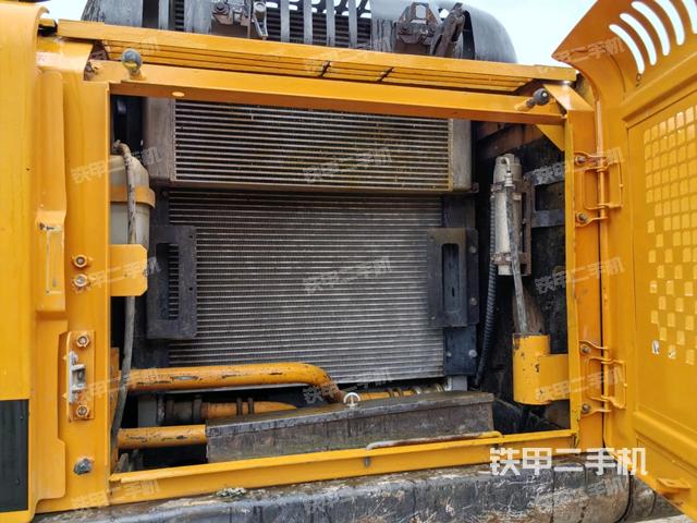 散熱器正面(大件艙室) 散熱器正面(大件艙室)