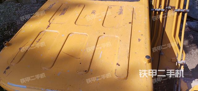 驾驶室顶部（整机外观）