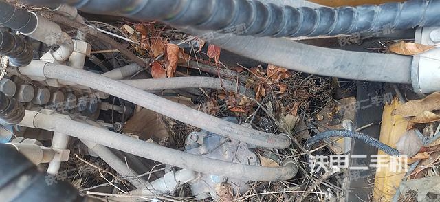 回转马达和主控阀（整机外观）