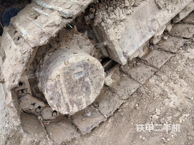 右驱动轮（行走机构）