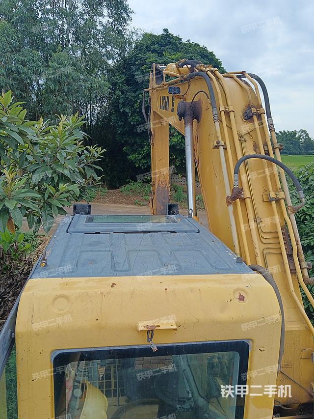 驾驶室顶部（整机外观）